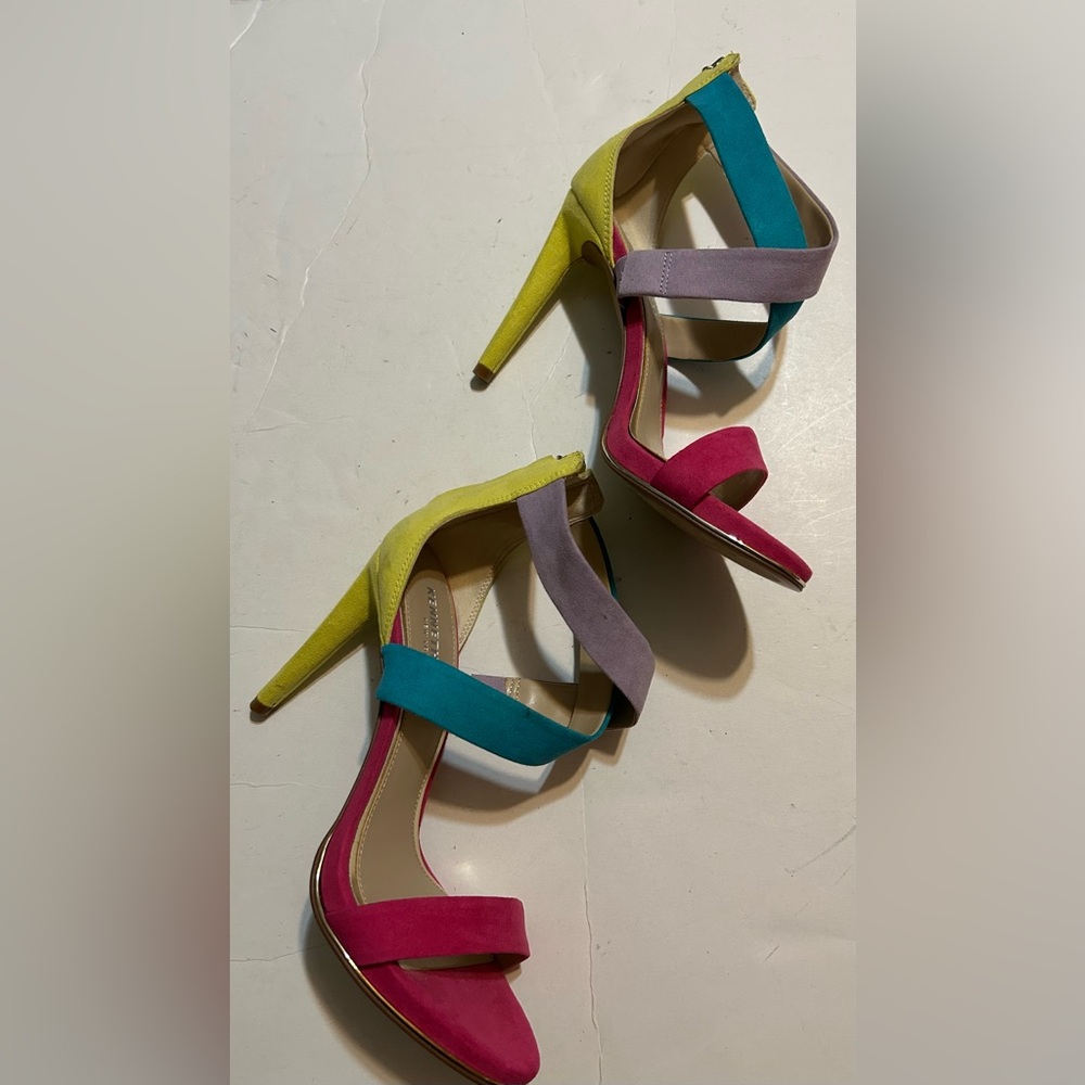 Kenneth Cole Women's Brooke Cross Heeled Sandal, size 7